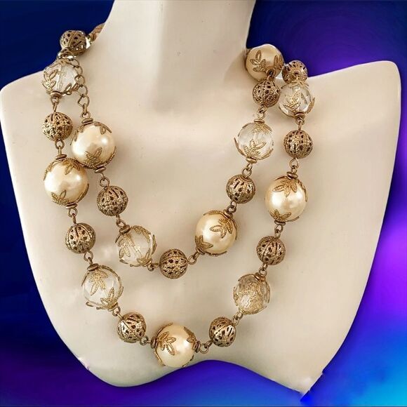 Elaborate large pearl and faceted crystal filagree 28” Long necklace - Picture 2 of 9